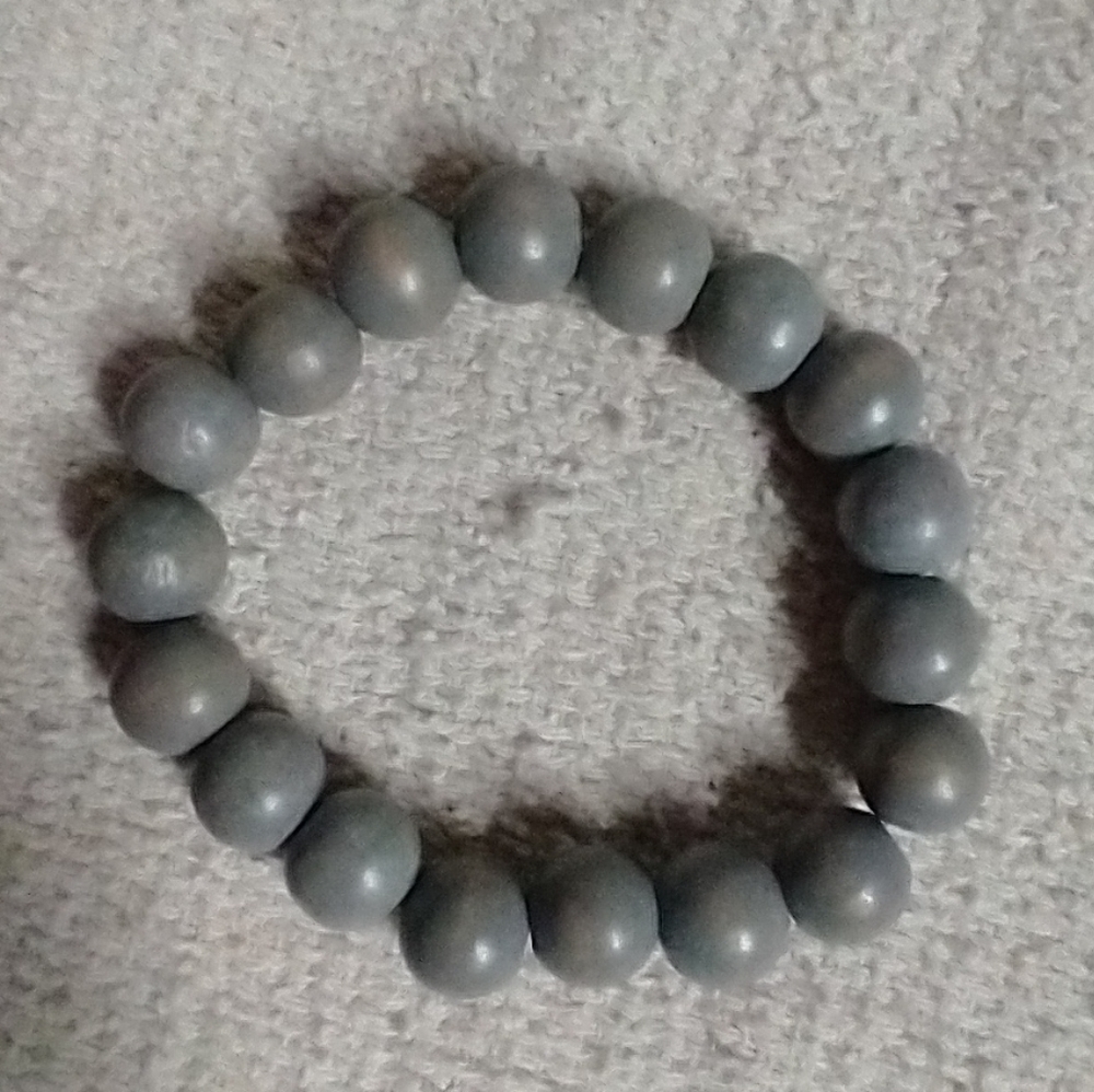 Gray wood 🪵🪓 stretch beaded bracelet